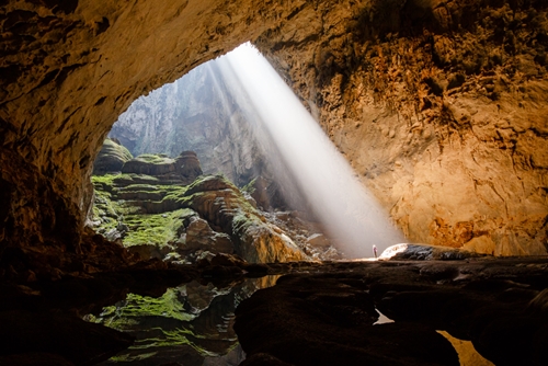 Beauté à “couper le souffle” de la grotte de Son Doong sous l’objectif de photographes étrangers